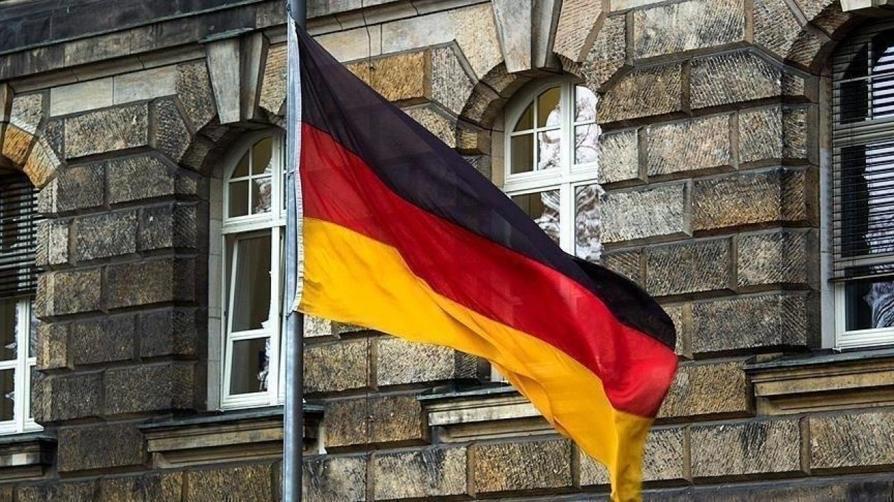 Almanya, Hamburg’ta Şii cemaate ait bir merkez ve kuruluşları yasakladı