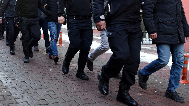 bursa merkezli 6 ilde suc orgutlerine ve silah ticaretine yonelik operasyonlarda 16 zanli tutuklandi GIIkSzNt.jpg