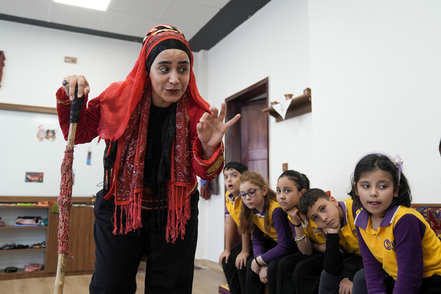 cocuklarimizi sahneye tasimak icin calistiriyoruz 4GBTKRaV.jpg