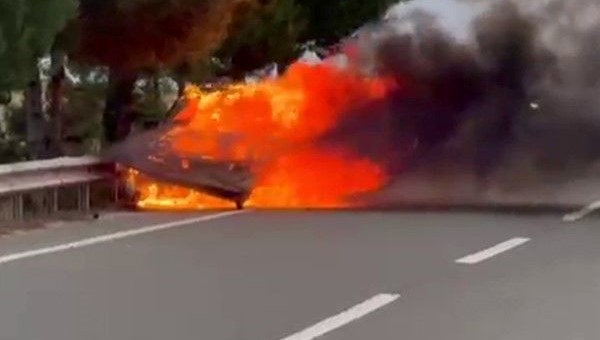 edirnede seyir halindeki otomobil alev yandi kuaMgvBL.jpg