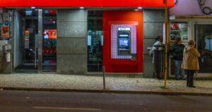koklu banka 76 subesini tek tek kapatiyor 8MiIzdSO.jpg