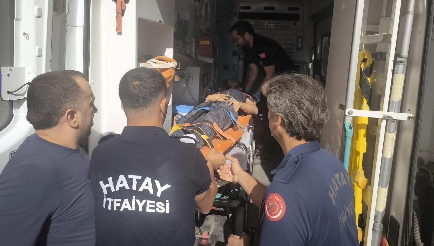 asansor bakimina gitti ayagi halatla makara arasina sikisti RDdR6qb4.jpg