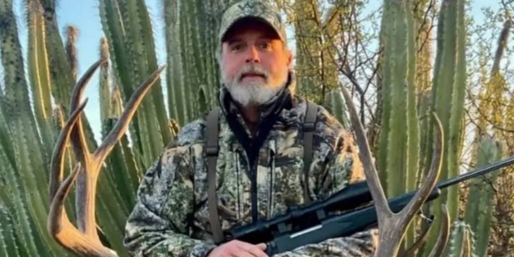 40-bin-dolarlik-safari-olum-getirdi-milyoner-is-insani-fil-saldirisinda-can-verdi-wK8sU5AS